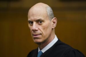 Appeals Court Blocks Contempt Probe Into Trump Officials Over Deportation Flights