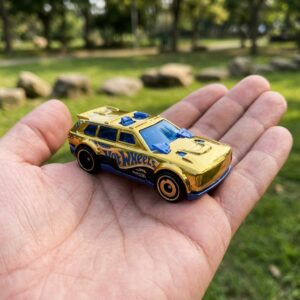 Hot Wheels Track Dwagon Diecast Car