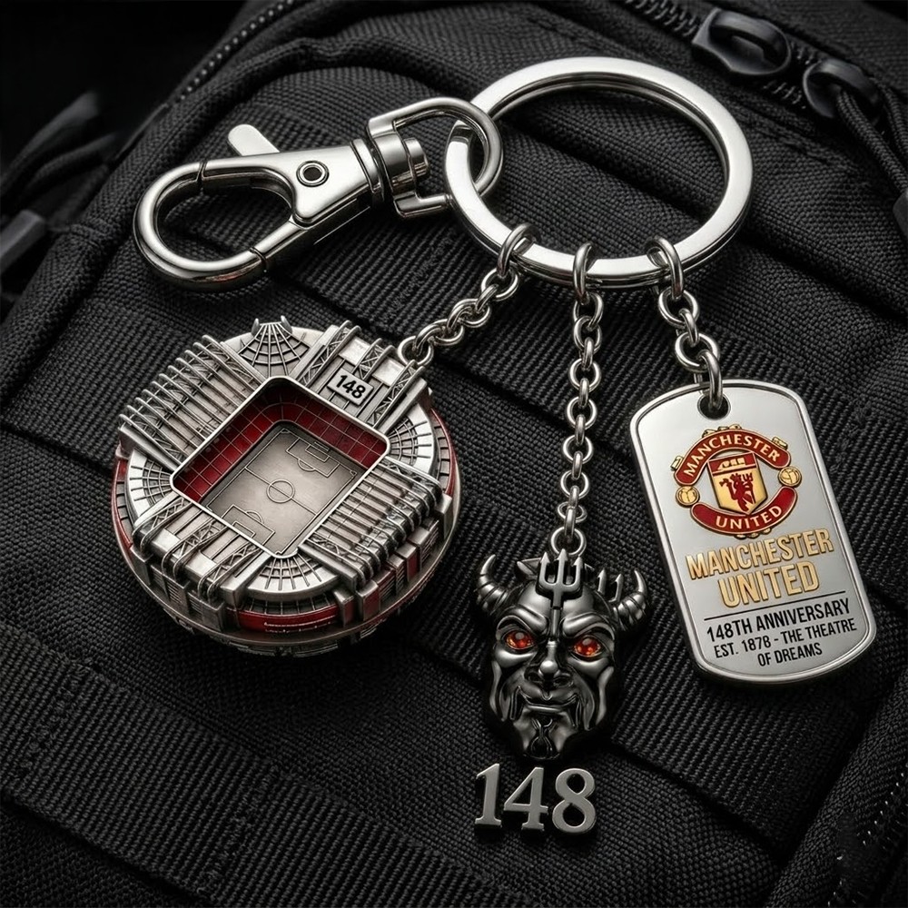 Manchester United 148th Anniversary Keychain - Detail View
