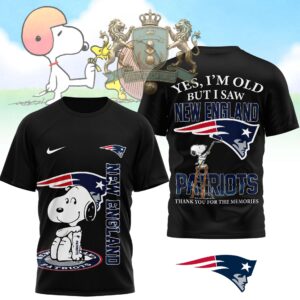 New England Patriots Snoopy Yes I'm Old But I Saw T-Shirt