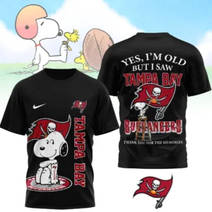 Tampa Bay Buccaneers Snoopy Yes I'm Old But I Saw T-Shirt