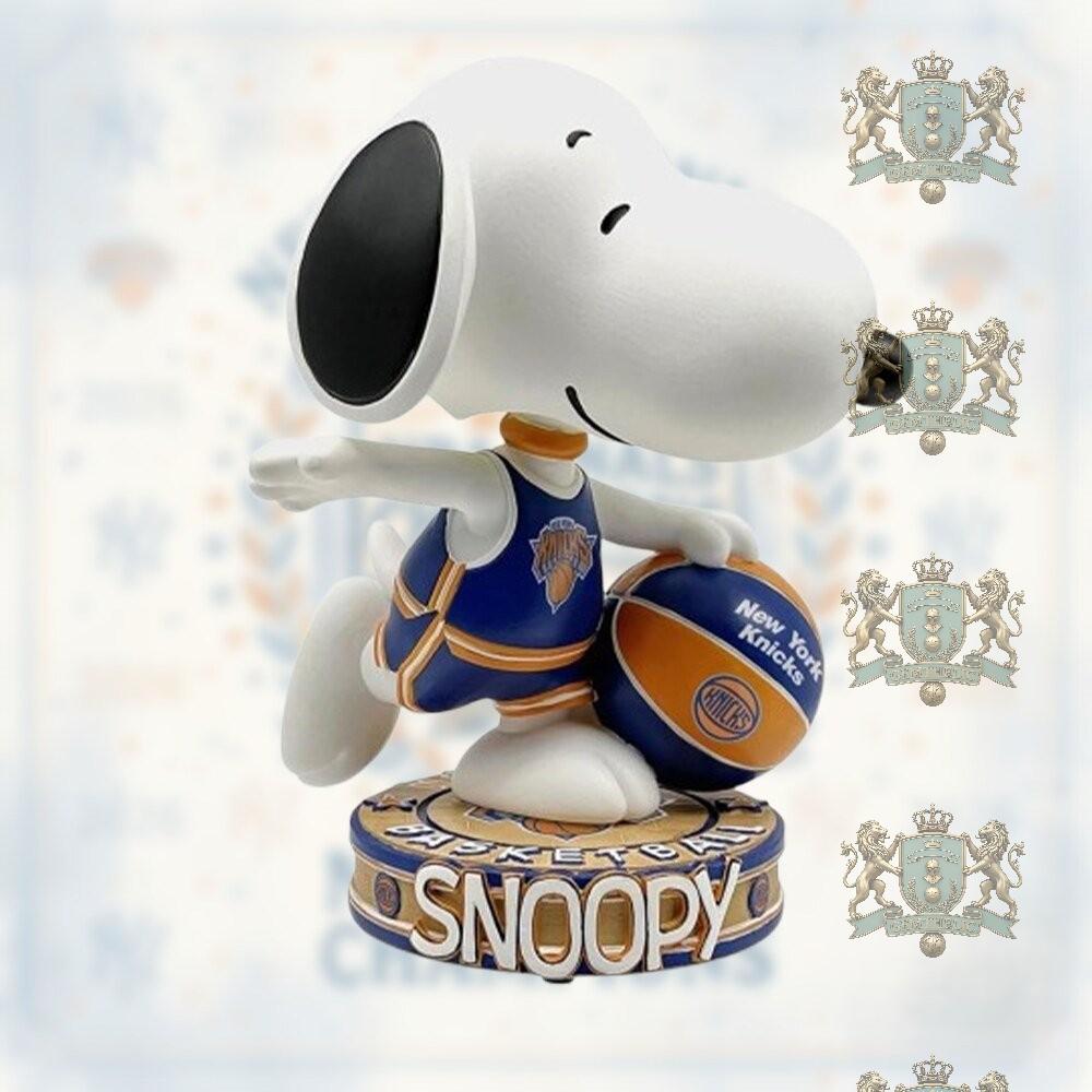 New York Knicks Snoopy Basketball Player Figurine