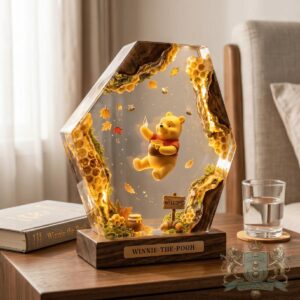 Winnie-the-Pooh Honeycomb Forest Scene Resin Diorama Lamp